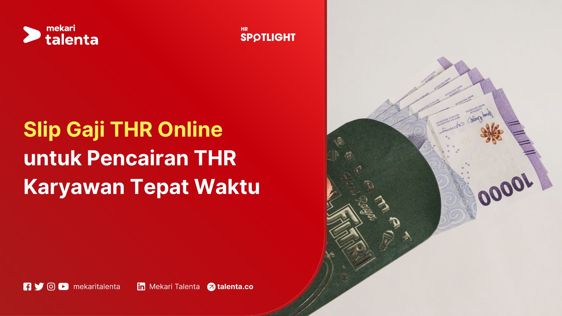 Amplop hijau berisi uang seratus ribu, diletakkan di permukaan putih, sementara teks promosi "Slip Gaji THR Online" ditampilkan pada latar belakang merah.