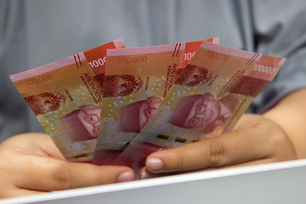 UMR (Upah Minimum Regional): Pengertian, Dasar Hukum, Faktor Yang Mempengaruhi