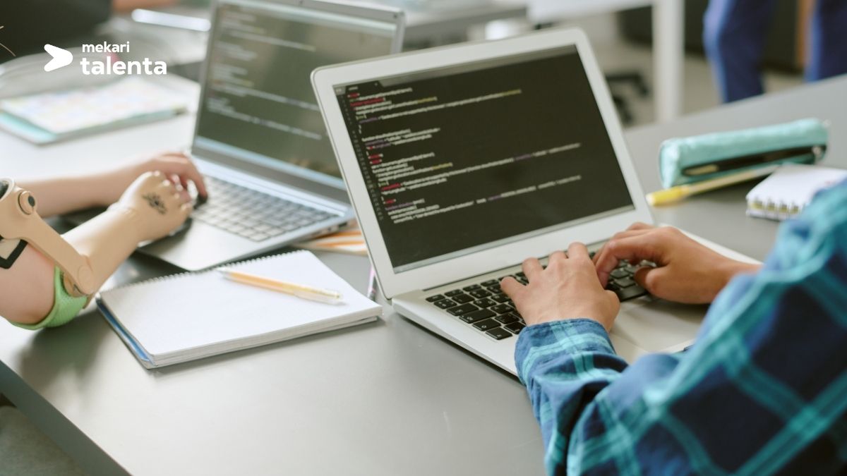 How to Evaluate HRIS Software: A Strategic Guide for HR Leaders