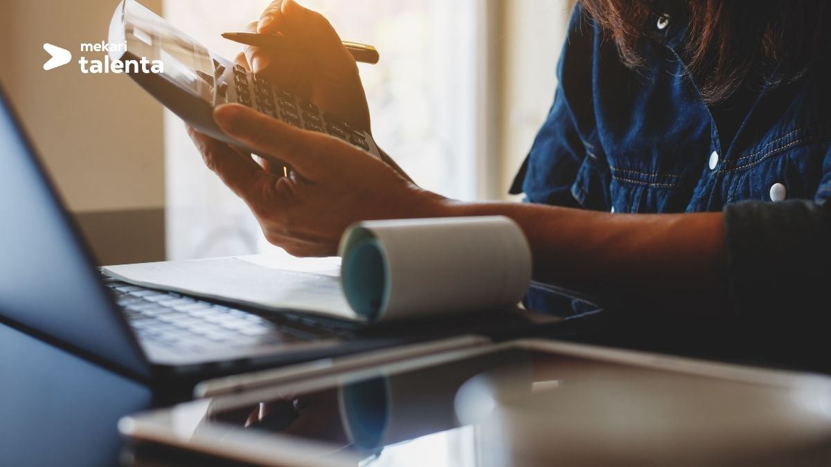 Compensation Benchmarking: Build a Competitive Salary Strategy