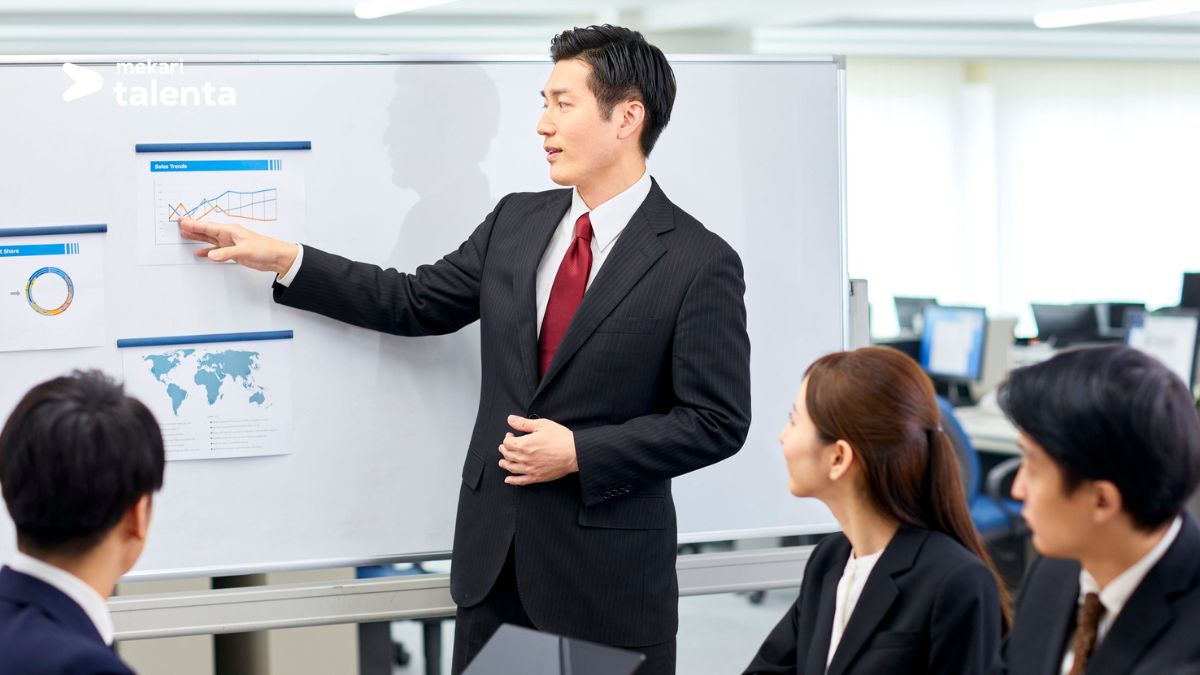Companies can build a scalable strategy by identifying leadership gaps, standardizing development pathways, using technology to track progress, enabling continuous feedback and coaching, and aligning leadership development with business strategy and succession planning.