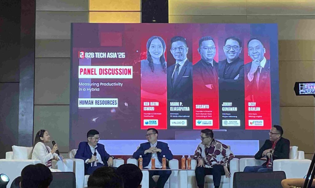 Para panelis dalam sesi Measuring Productivity in a Hybrid B2B Tech Asia
